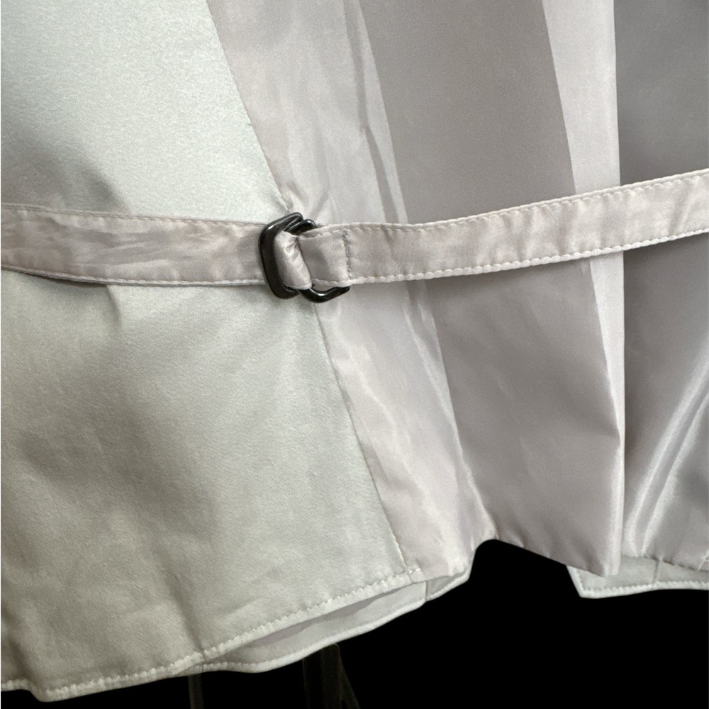 Structure Cream Button-Up Vest - Picture 6 of 9
